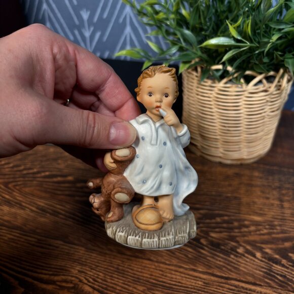 Vintage Hummel "Tuck Me In" Figurine by Goebel 2002 BH205 Great Nursery Decor - Picture 9 of 12